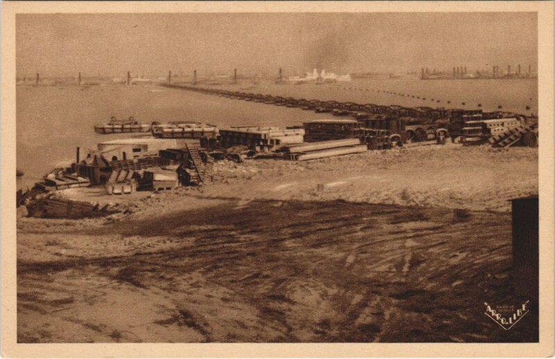 Carte postale ancienne Arromanches Port Winston Churchill