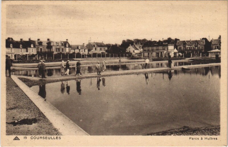 Carte postale ancienne Courseulles-sur-Mer Parcs a Huitres à Courseulles-sur-Mer