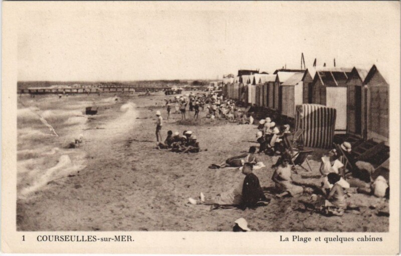 Carte postale ancienne Courseulles-sur-Mer La Plage et Quelques Cabines à Courseulles-sur-Mer