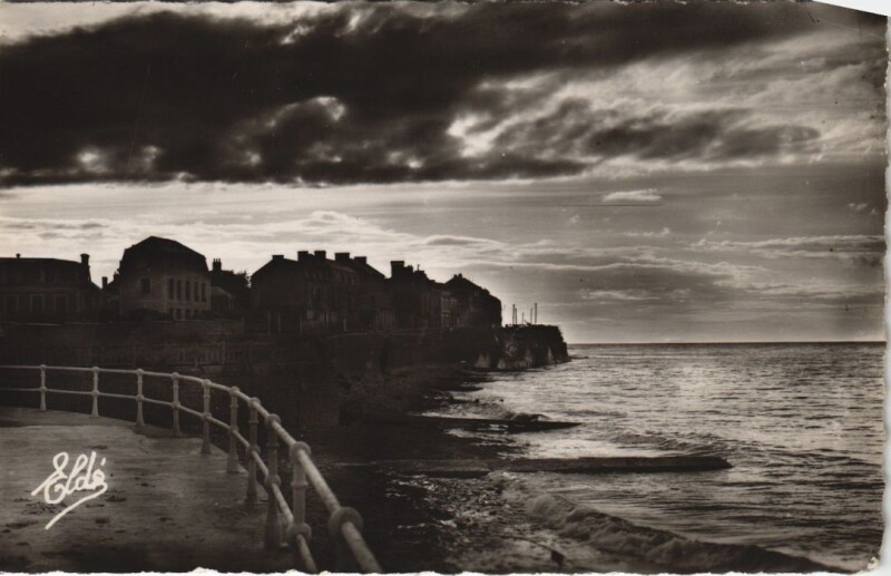 Carte postale ancienne Coucher de Soleil sur la Cote de Nacre