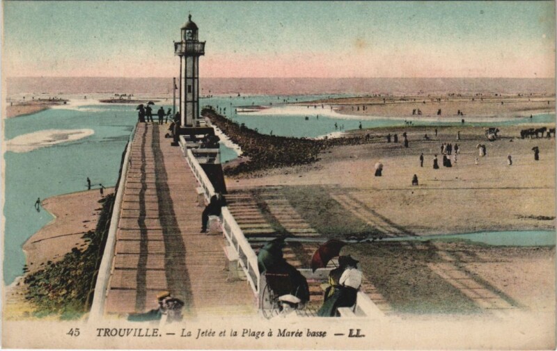 Carte postale ancienne Trouville La Jetee et la Plage a Maree Basse