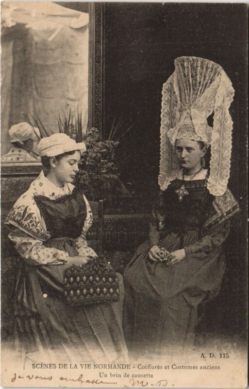 Carte postale ancienne Scenes de la Vie Normandie - Coiffures et Costumes Anciens