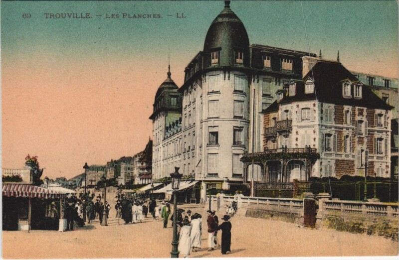 Carte postale ancienne Trouville Les Planches