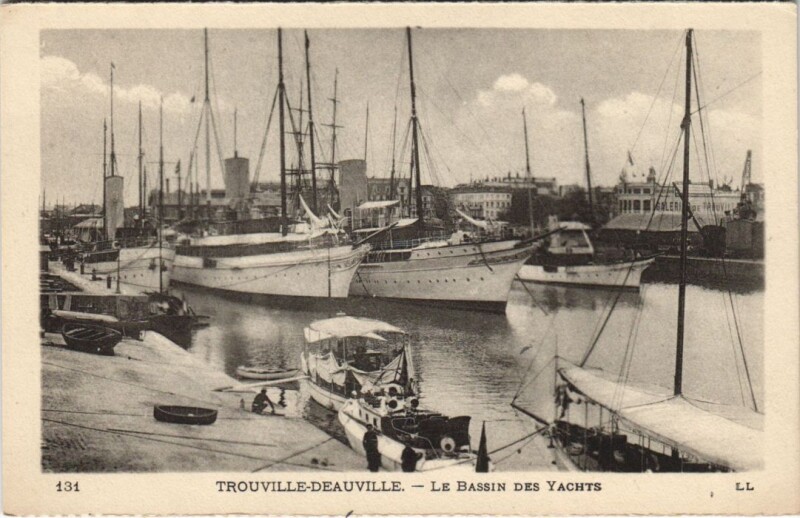Carte postale ancienne Trouville Deauville - Le Bassin des Yachts à Deauville