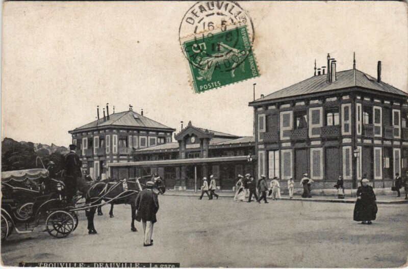 Carte postale ancienne Trouville Deauville - La Gare à Deauville