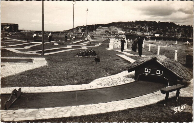 Carte postale ancienne Deauville La Plage Fleurie - Petit Golf des Sables d'Or à Deauville