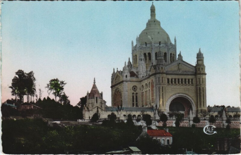 Carte postale ancienne Lisieux La Basilique à Lisieux