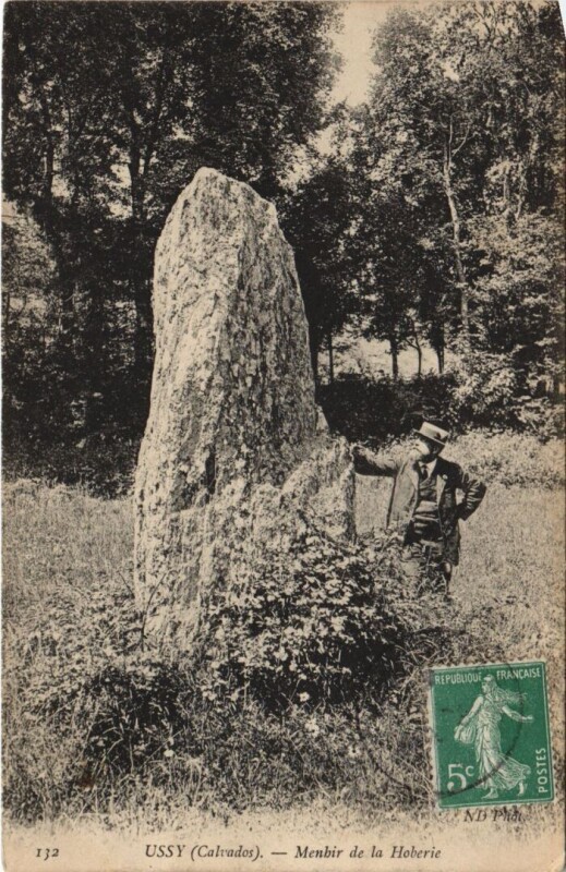 Carte postale ancienne Ussy Menhir de la Hoberie