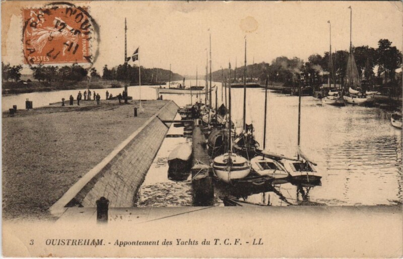 Carte postale ancienne Ouistreham Appontement des Yachts du T. C. F. à Ouistreham