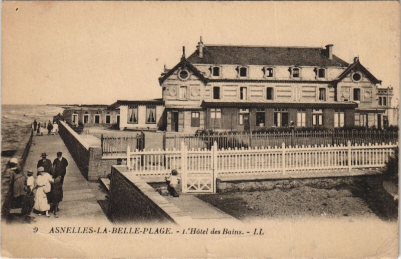 Carte postale ancienne Asnelles L'Hotel des Bains à Asnelles