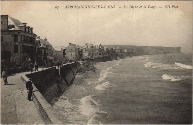 Carte postale ancienne Arromanches-les-Bains La Digue et la Plage à Arromanches-les-Bains