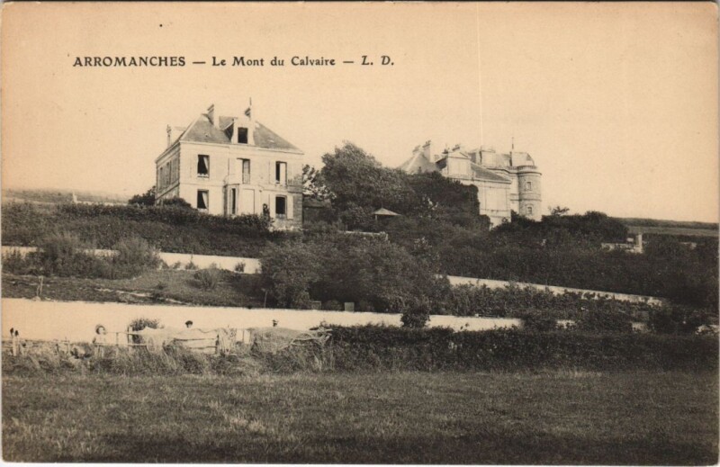 Carte postale ancienne Arromanches-les-Bains Le Mont du Calvaire à Arromanches-les-Bains