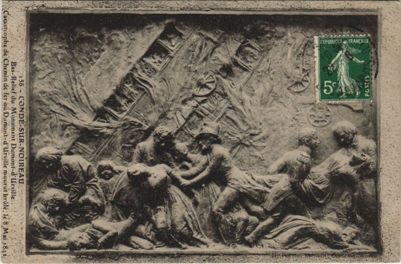 Carte postale ancienne Conde-sur-Noireau Bas-Relief du Monument Dumont-d'Urville à Urville