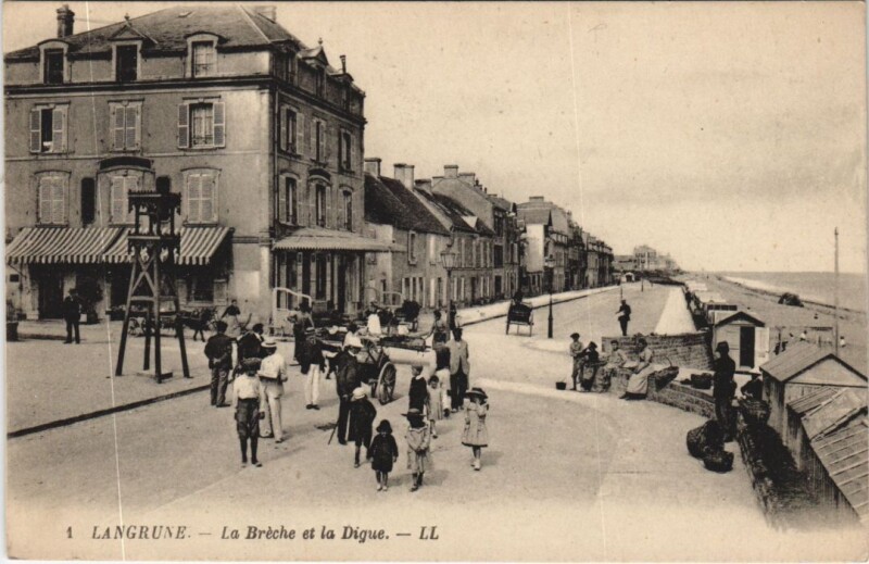 Carte postale ancienne Langrune-sur-Mer La Breche et la Digue à Langrune-sur-Mer