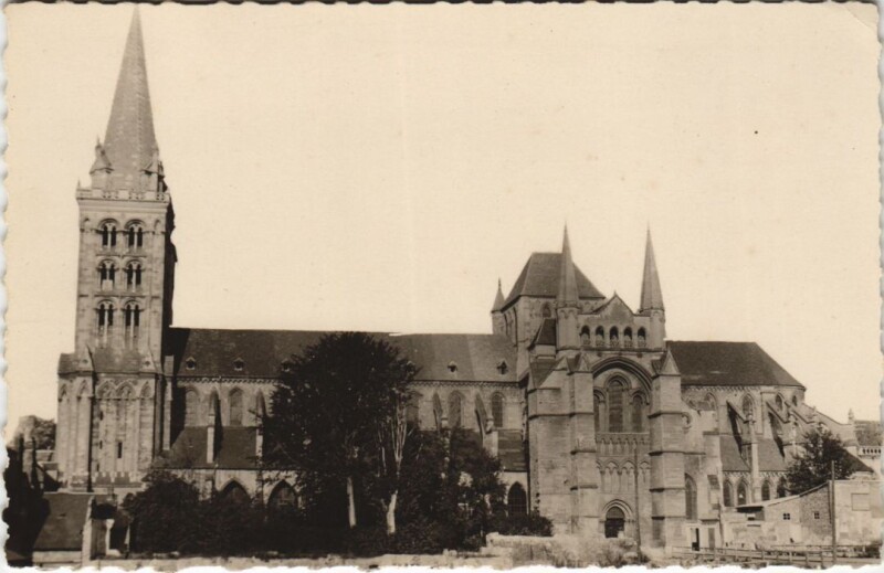 Carte postale ancienne Lisieux La Cathedrale Saint-Pierre à Lisieux