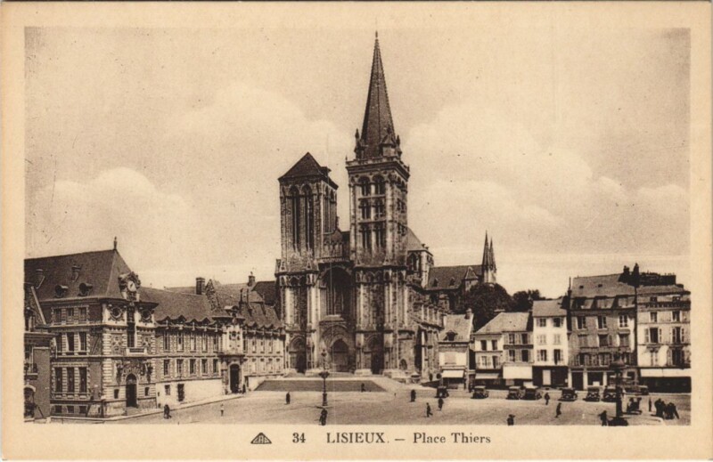 Carte postale ancienne Lisieux Place Thiers à Lisieux