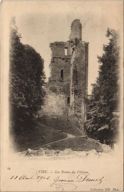 Carte postale ancienne Vire Les Ruines du Chateau