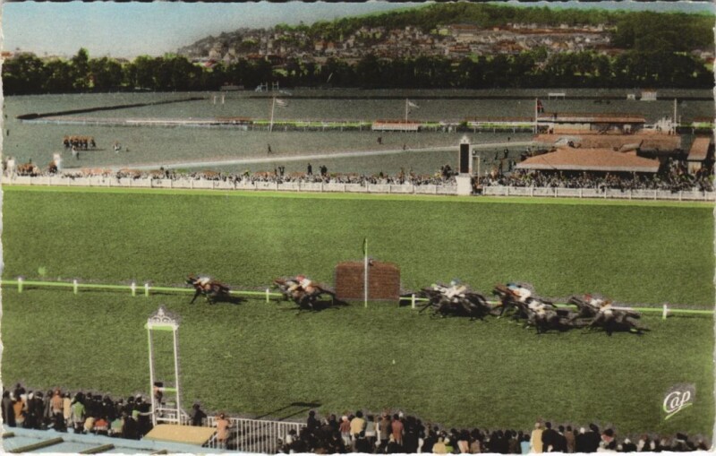 Carte postale ancienne Deauville L'Arrivee du Grand Prix à Deauville