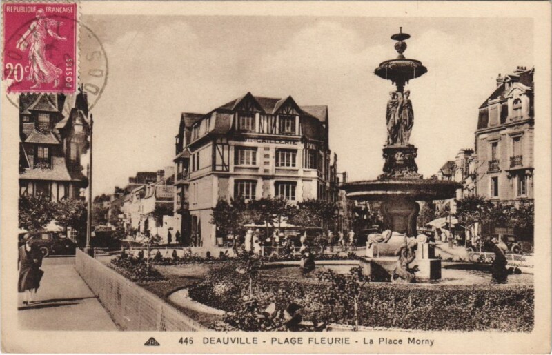 Carte postale ancienne Deauville La Place Morny à Deauville