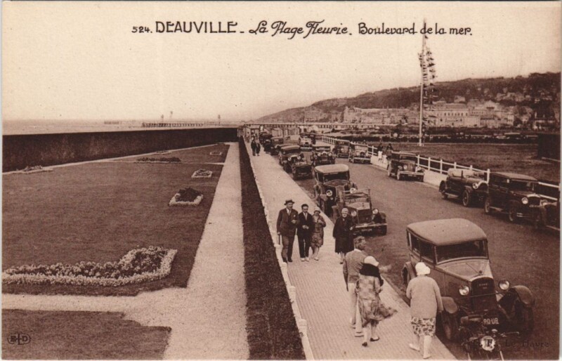 Carte postale ancienne Deauville Boulevard de la Mer à Deauville