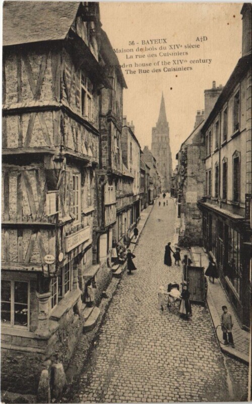 Carte postale ancienne Bayeux Maison de Bois du Xiv. Siecle - La Rue des Cuisiniers à Bayeux
