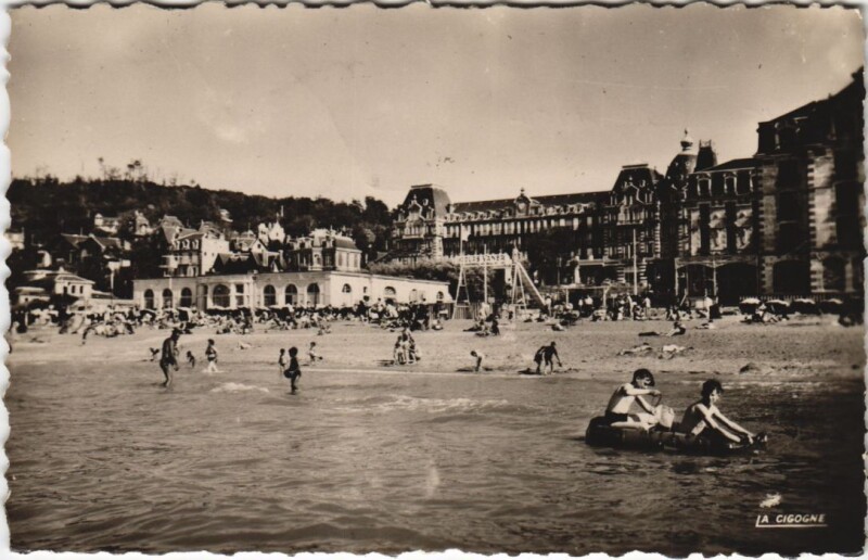 Carte postale ancienne Houlgate La Plage a Maree Haute à Houlgate