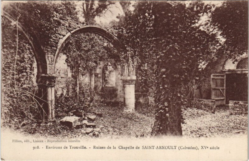 Carte postale ancienne Saint-Arnoult Ruines de la Chapelle à Saint-Arnoult