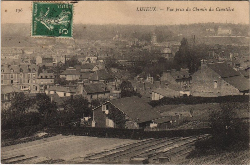 Carte postale ancienne Lisieux Vue prise du Chemin du Cimetiere à Lisieux