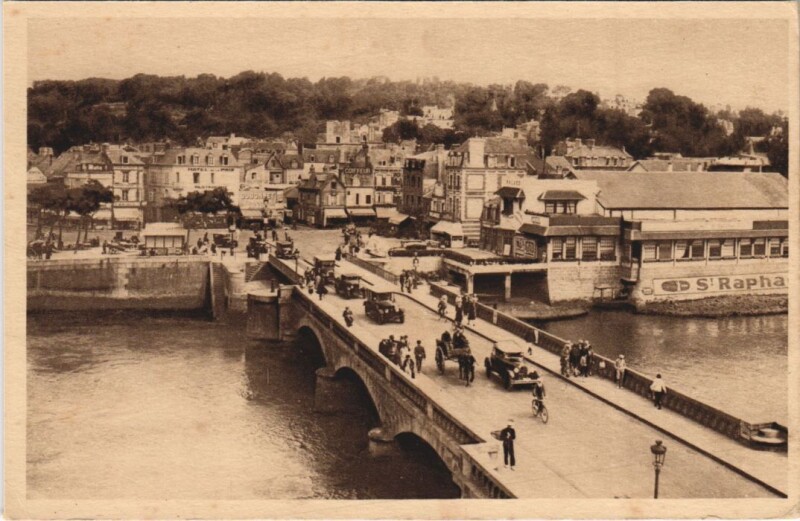 Carte postale ancienne Trouville-sur-Mer Le Pont sur la Touques à Touques