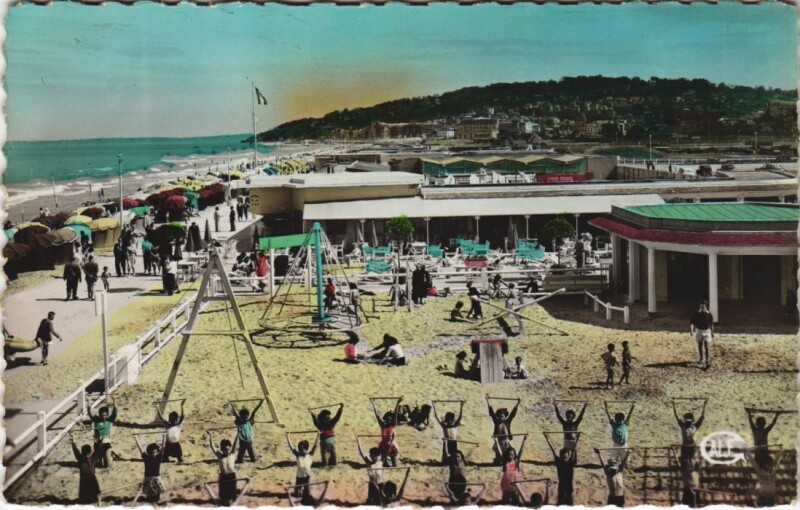 Carte postale ancienne Deauville Le Parc de Culture Physique à Deauville