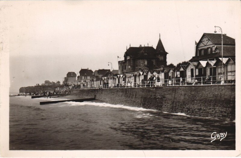 Carte postale ancienne Luc-sur-Mer La Digue à Luc-sur-Mer