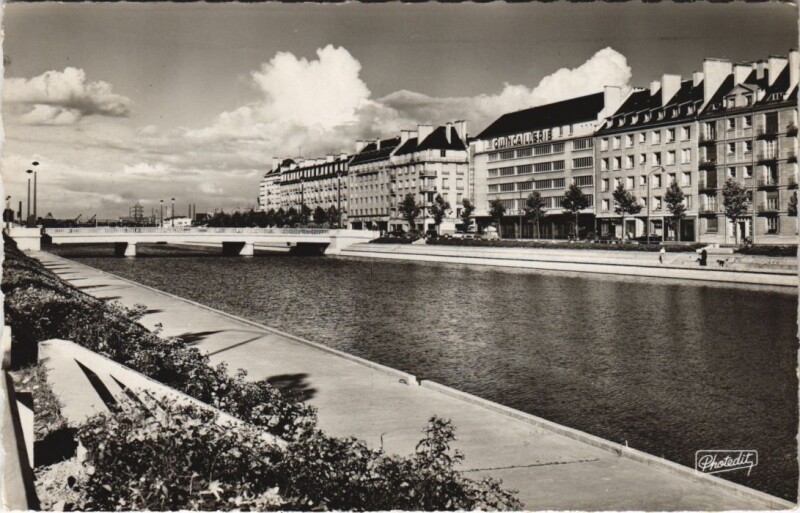 Carte postale ancienne Caen Town Scene