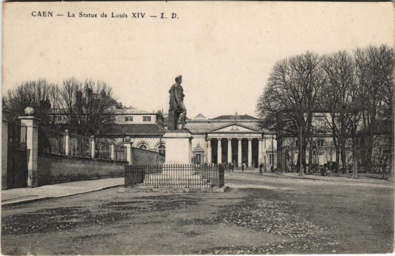 Carte postale ancienne Caen La Statue de Louis Xiv