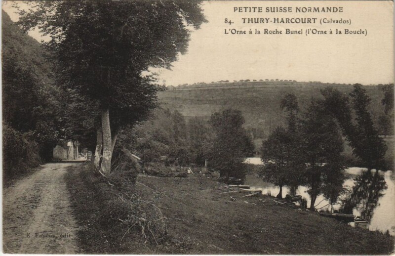 Carte postale ancienne Thury-Harcourt L'Orne a la Roche Bunel