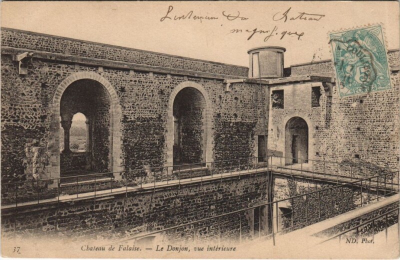 Carte postale ancienne Falaise Chateau de Falaise - Le Donjon - Vue Interieure à Falaise