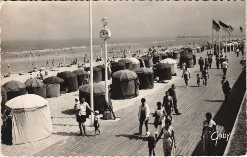 Carte postale ancienne Deauville La Promenade des Planches à Deauville