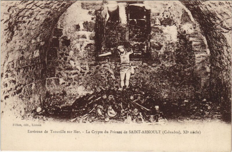Carte postale ancienne Saint-Arnoult La Crypte du Prieure à Saint-Arnoult