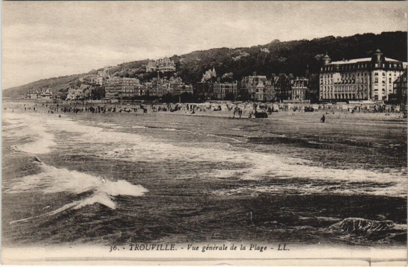 Carte postale ancienne Trouville-sur-Mer Vue Generale de la Plage à Trouville-sur-Mer