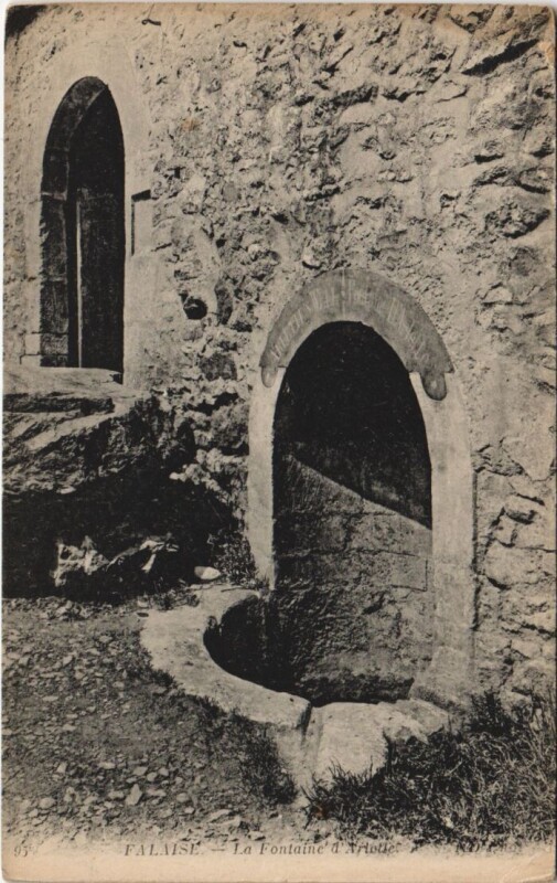 Carte postale ancienne Falaise La Fontaine d'Arlotte à Falaise