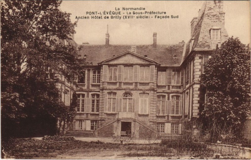 Carte postale ancienne Pont-l'Eveque La Sous-Prefecture