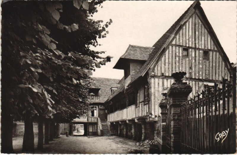 Carte postale ancienne Pont-l'Eveque Vieille Maison et la Justice de Paix