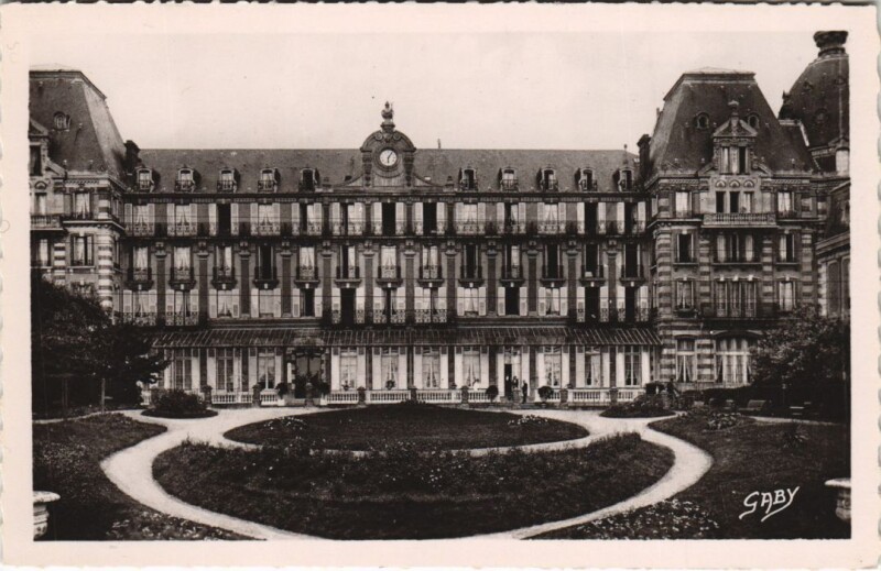 Carte postale ancienne Houlgate La Facade du Grand Hotel à Houlgate