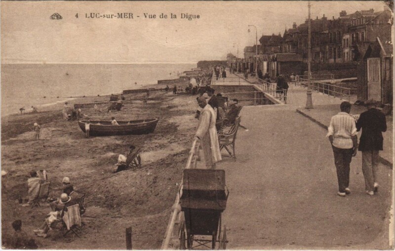 Carte postale ancienne Luc-sur-Mer Vu de la Digue à Luc-sur-Mer