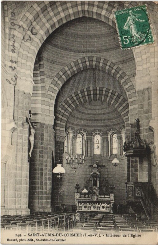Carte postale ancienne Saint-Aubin-du-Cormier Interieur de l'Eglise à Saint-Aubin-du-Cormier