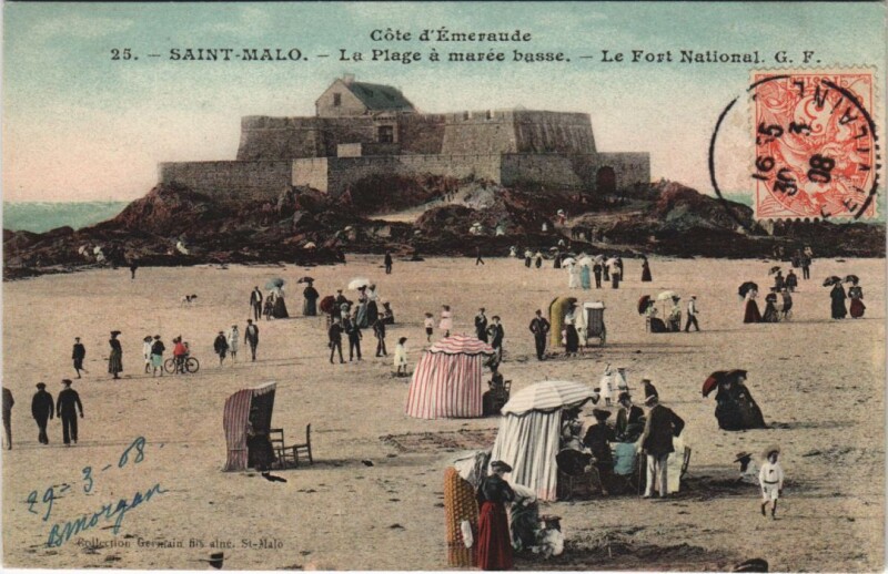 Carte postale ancienne Saint-Malo La Plage a Maree Basse - Le Fort National à Saint-Malo