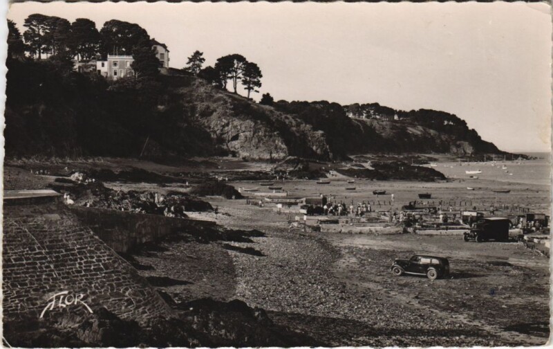 Carte postale ancienne Cancale Beach Scene à Cancale