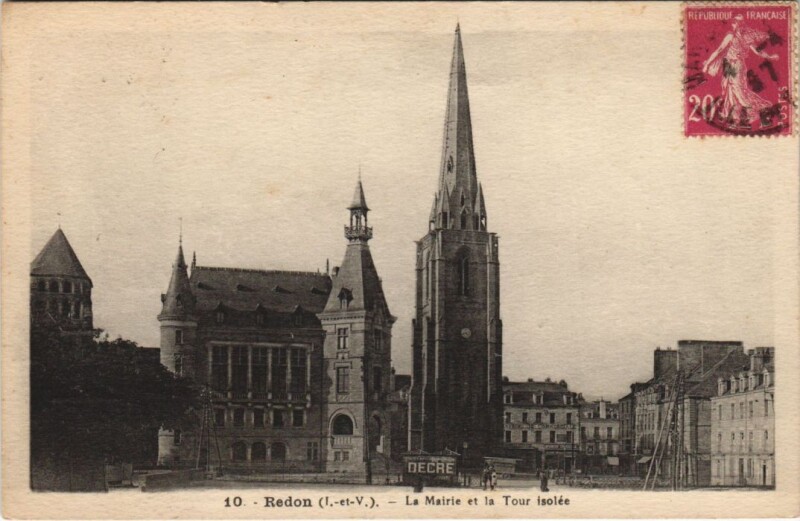 Carte postale ancienne Redon La Mairie et la Tour Isolee à Redon