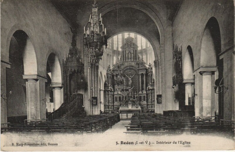 Carte postale ancienne Redon Interieur de l'Eglise à Redon