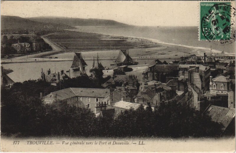 Carte postale ancienne Trouville vue generale vers le Port et Deauville à Deauville