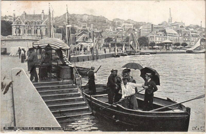 Carte postale ancienne Trouville Le Bac a maree haute
